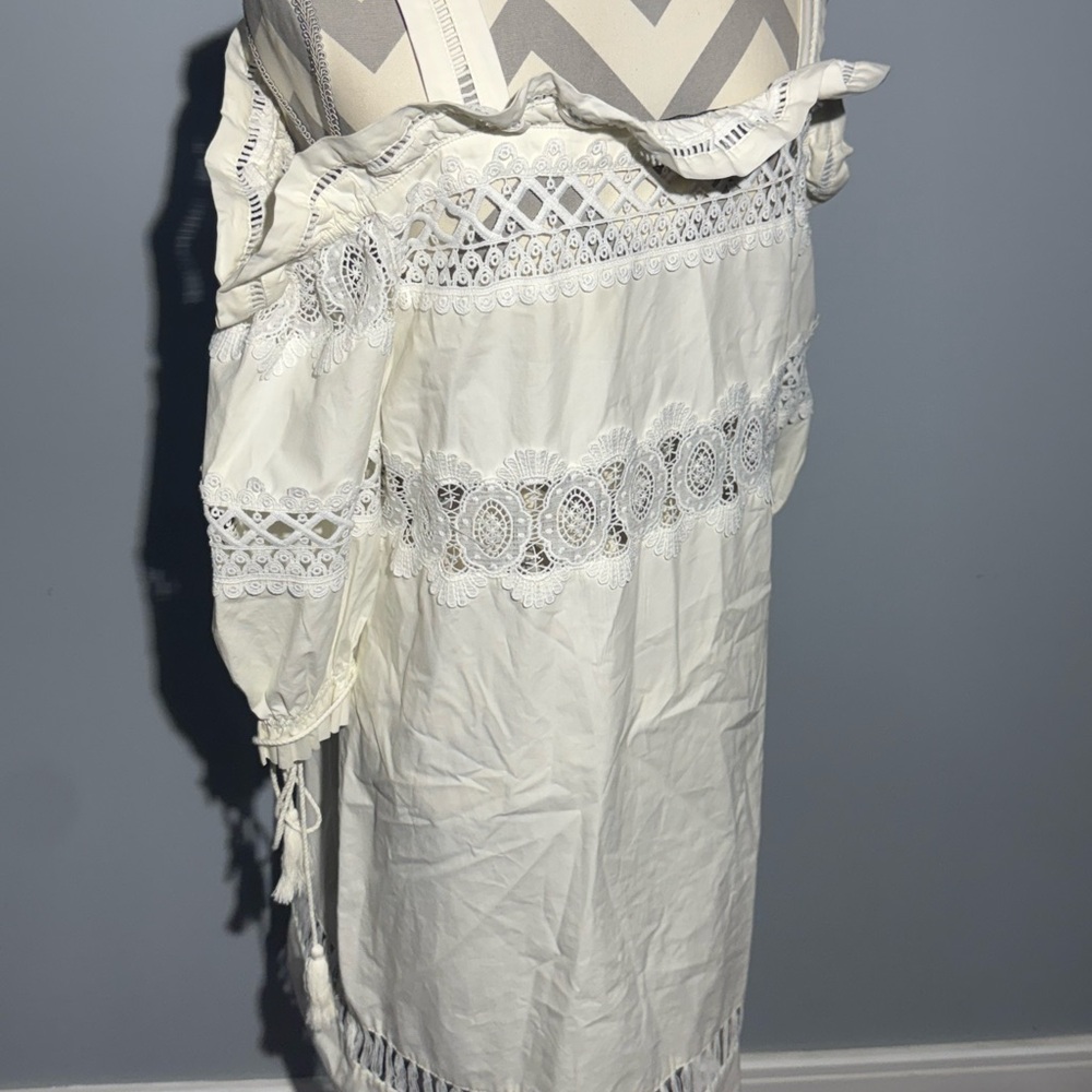 Elegant White Lace Dress - Picture 3 of 13